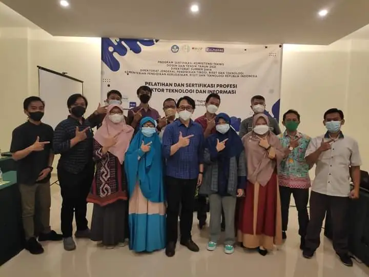 Dosen UniMaju Lulus Sertifikasi Kompetensi